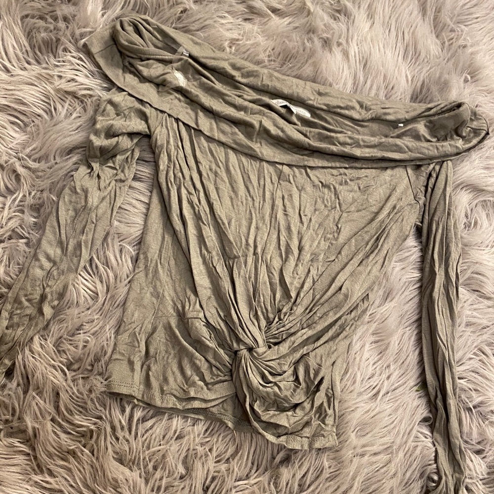 Open shoulder-crop top shirt